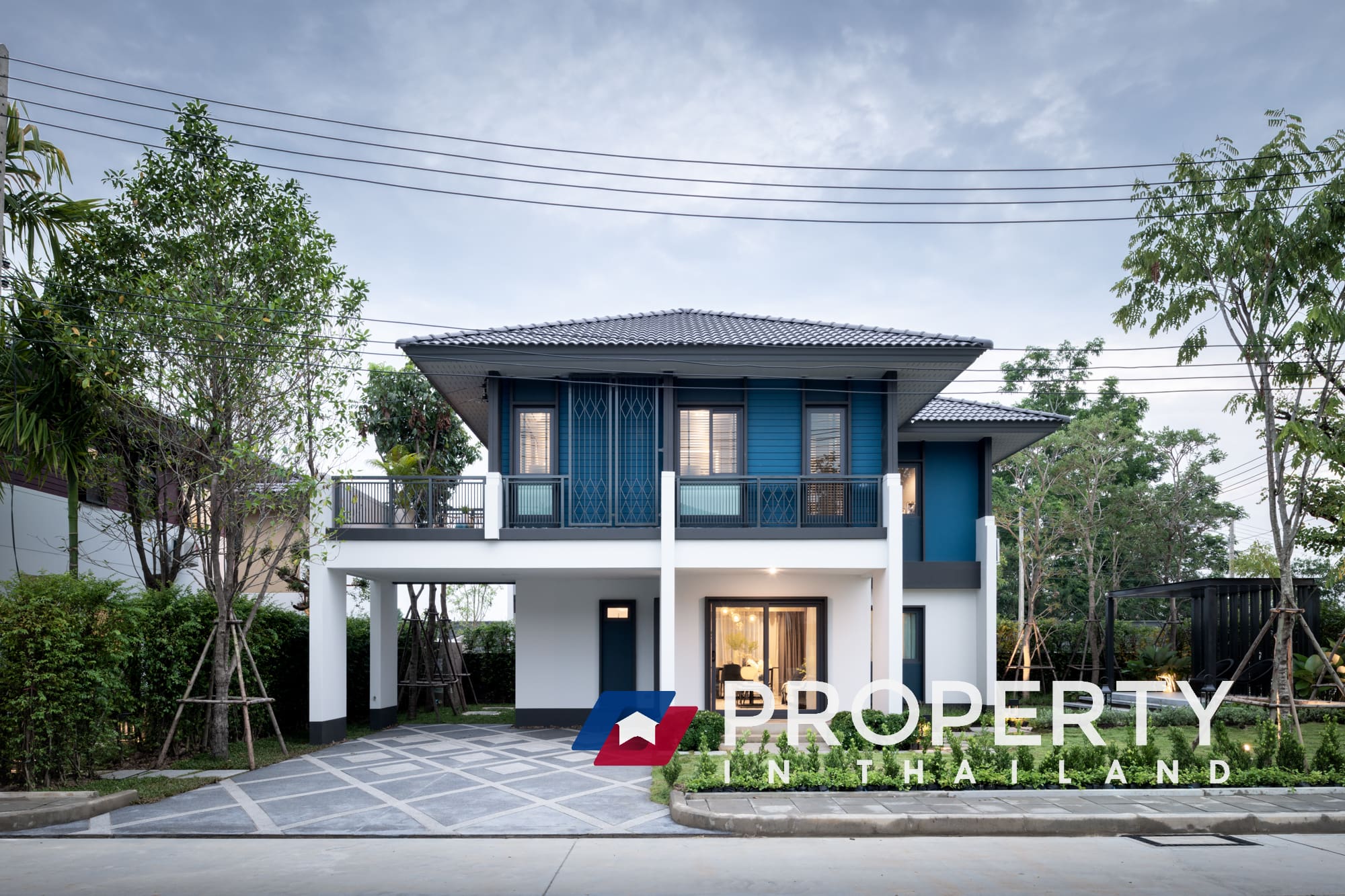 House in Burasiri San Phi Suea for sale (blue house) thailand