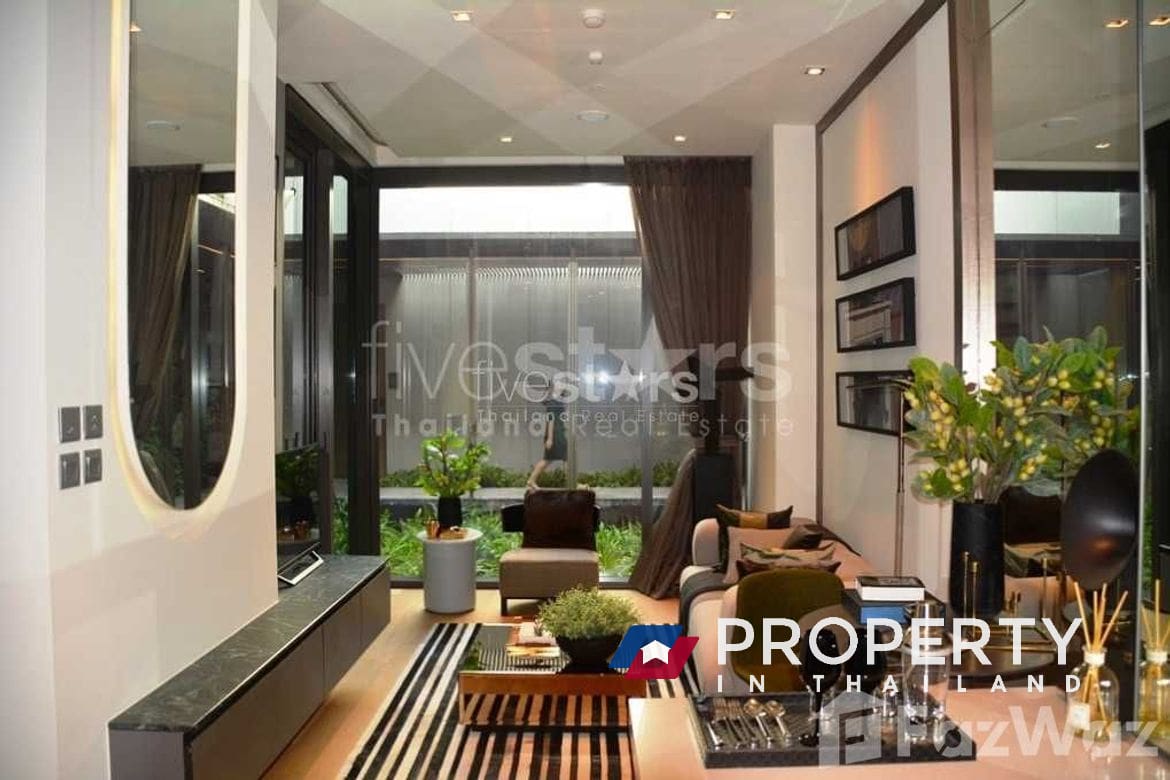 Property in thailand codo for sale 28 Chidlom (LIvingroom)