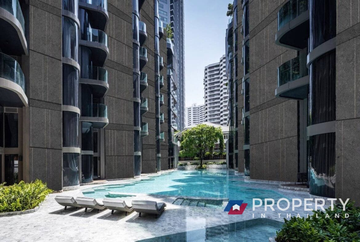 Real Estate in thailand for sale in Ashton Silom (Pool and Building)