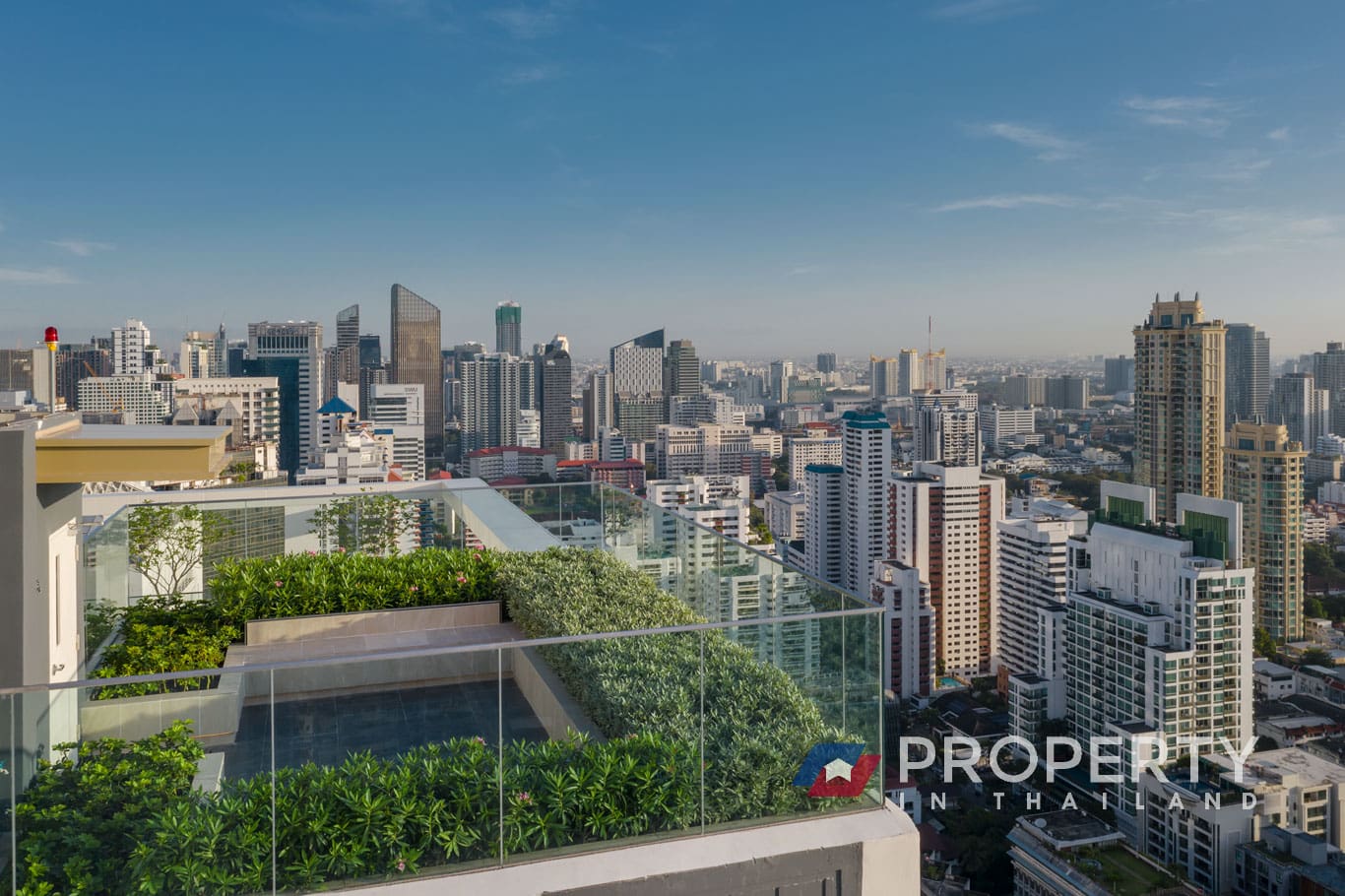 Thailand condo for sale in bangkok Muniq Sukhumvit 23 (Overview Building)