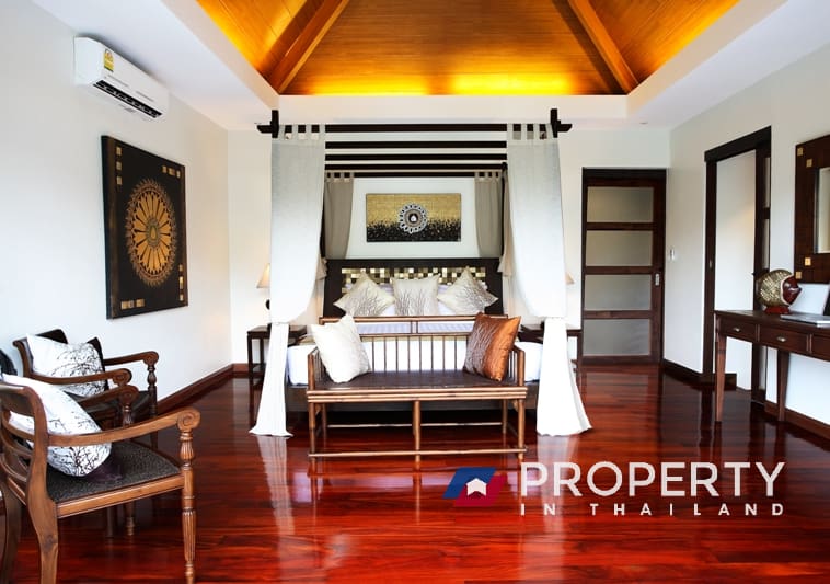 Villa for sale in thailand Phuket (Livingroom with funitures)