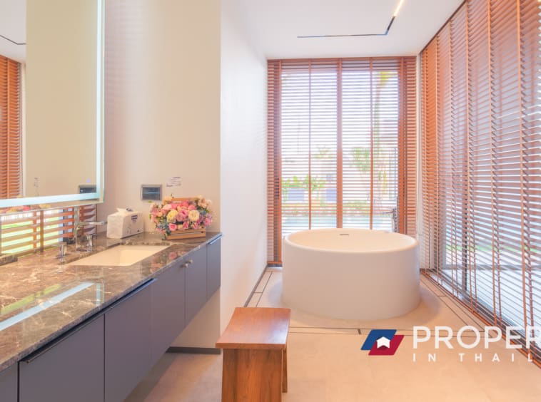 Zenithy Luxe House for sale in Phuker (Master Bathroom)