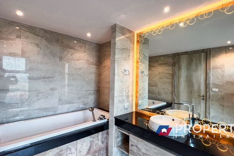 Pattaya-Property-for-sale-in-thailand-Condo-Bathtub