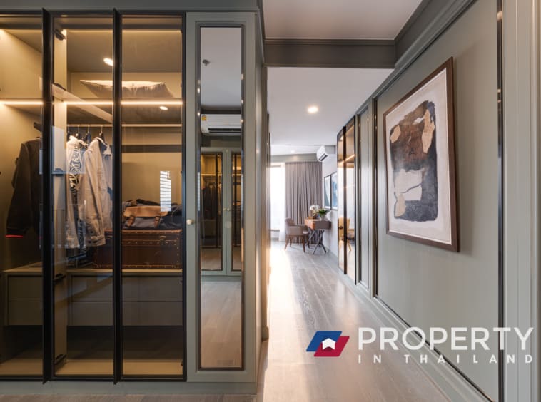 Property for sale in thailand bangkok (Pathway and closet)