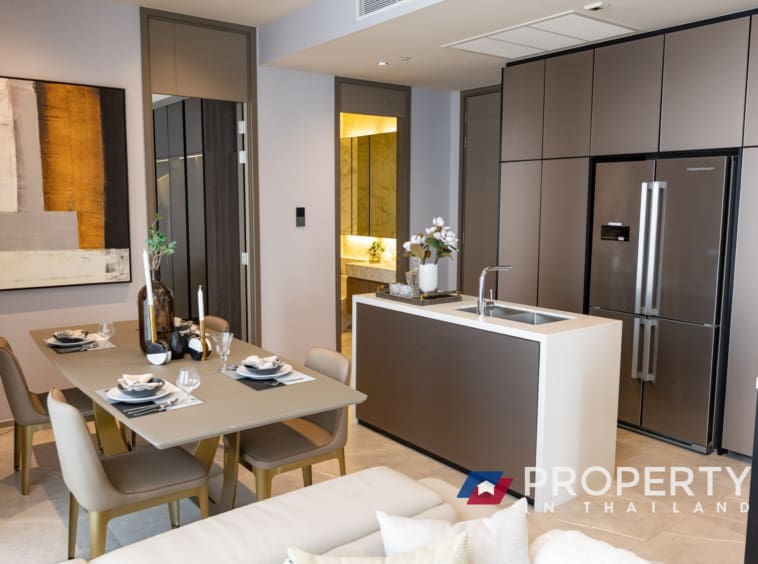 Bangkok Condo for sale in HYDE Heritage Thonglor property Dinging table in kitchen