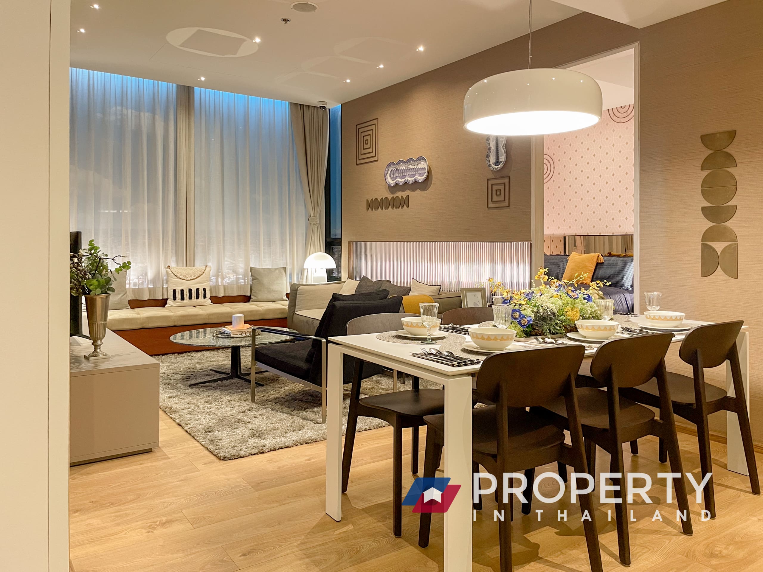 Noble Form thonglor Property for sale in thailand bangkok Dining table and Livingroom