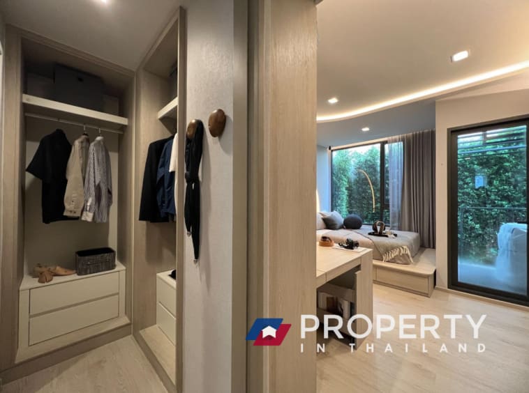 Sathorn - Wongwianyai Condo for sale in thailand Bangkok (Closet)