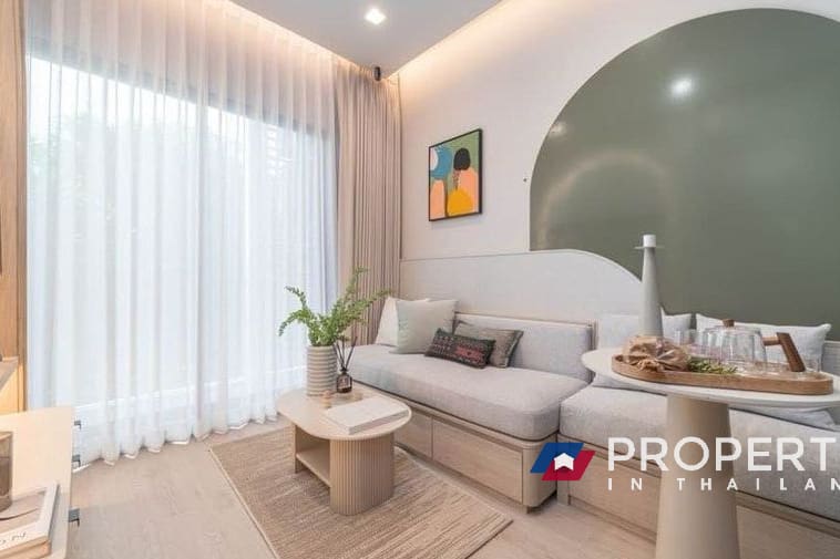 Studio room at Sathorn - Wongwianyai Condo for sale (Livingroom)