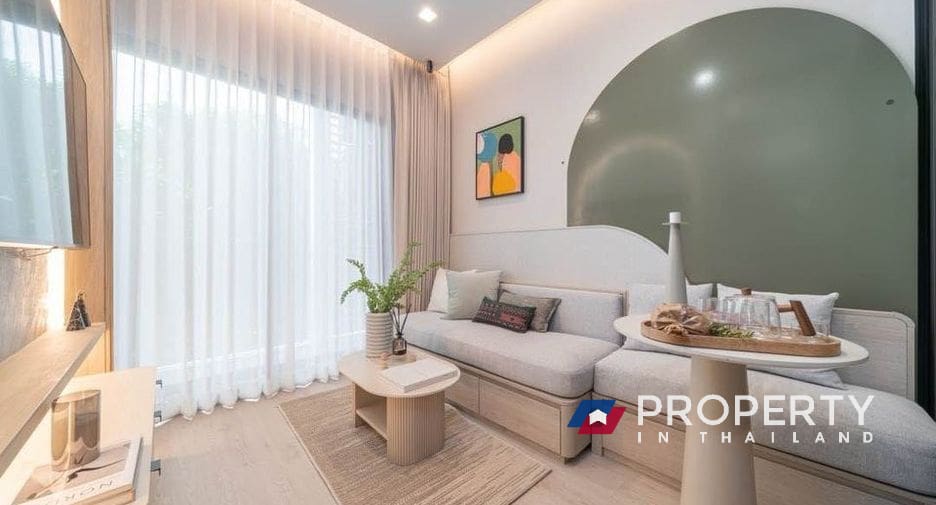 Studio room at Sathorn - Wongwianyai Condo for sale (Livingroom)