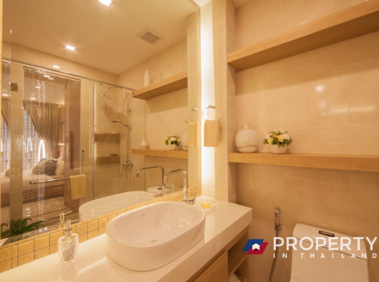 Thailand property for sale in Pattaya 2 bedrooms City Garden Tower bathroom