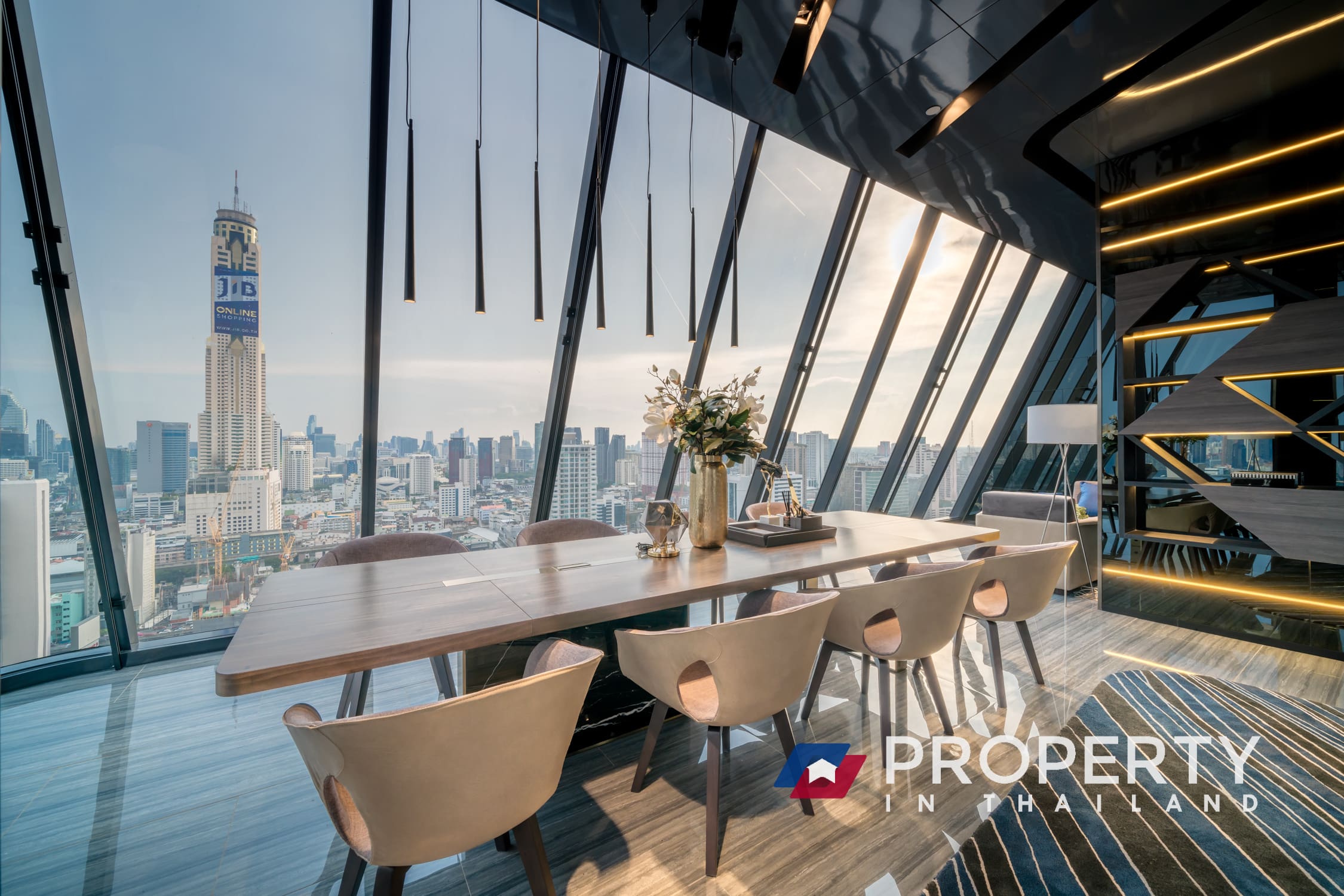 Thailand Condo for sale in Bangkok Ideo Mobi Rangnam Interior Dining table