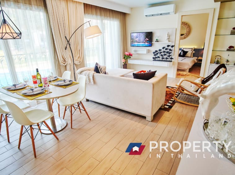 Seven Seas Condo Resort Property for sale in thailand Chon Buri Livingroom