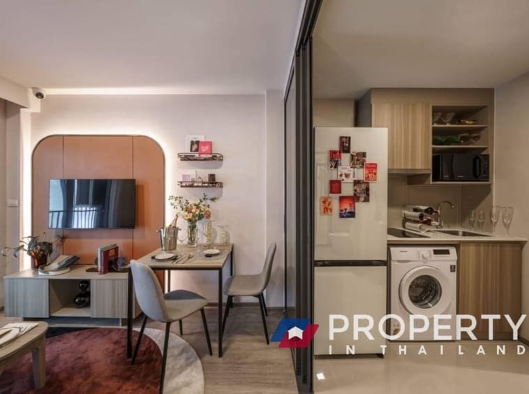 Real Estate in Thai, Living room