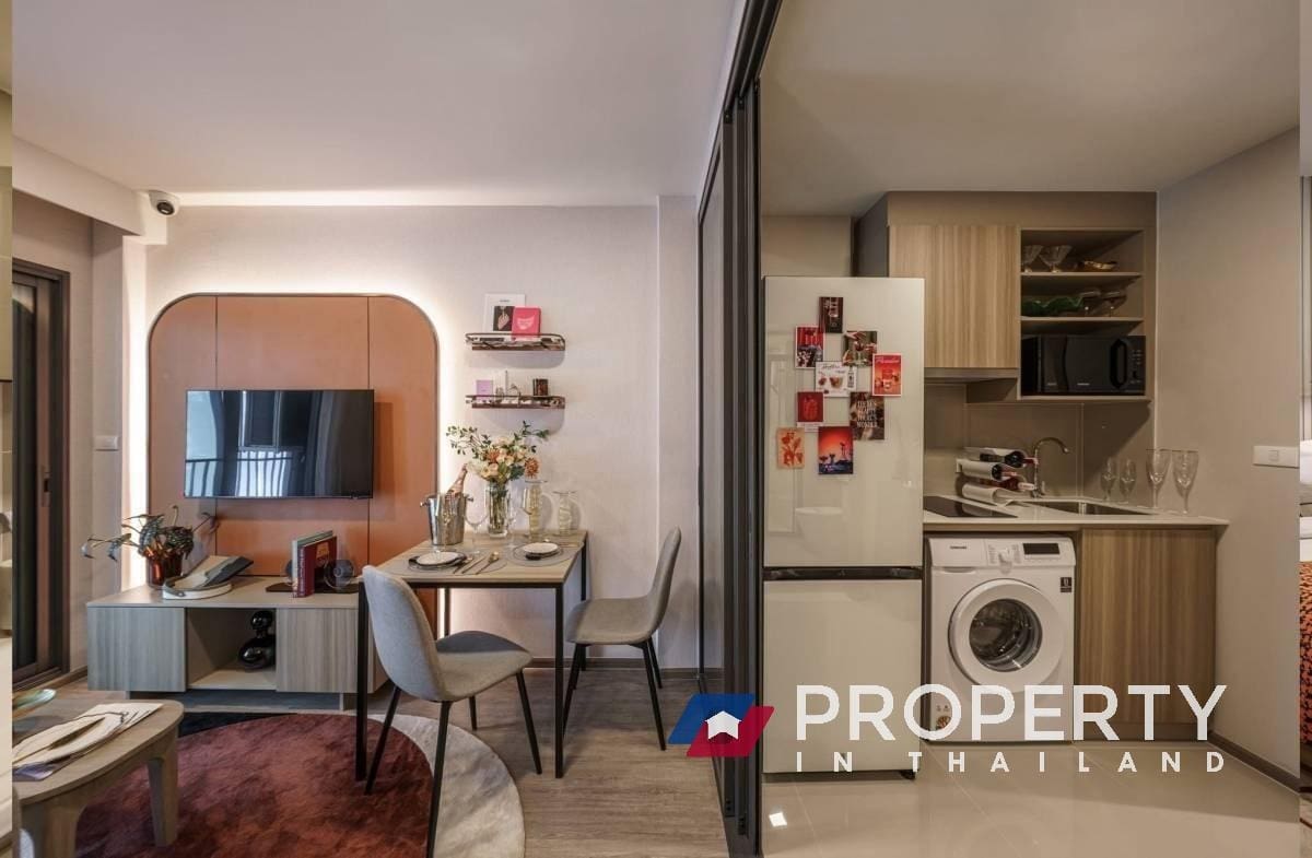 Real Estate in Thai, Living room